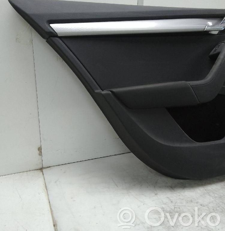 Skoda Octavia Mk3 (5E) Moldura del tarjetero de la puerta trasera 