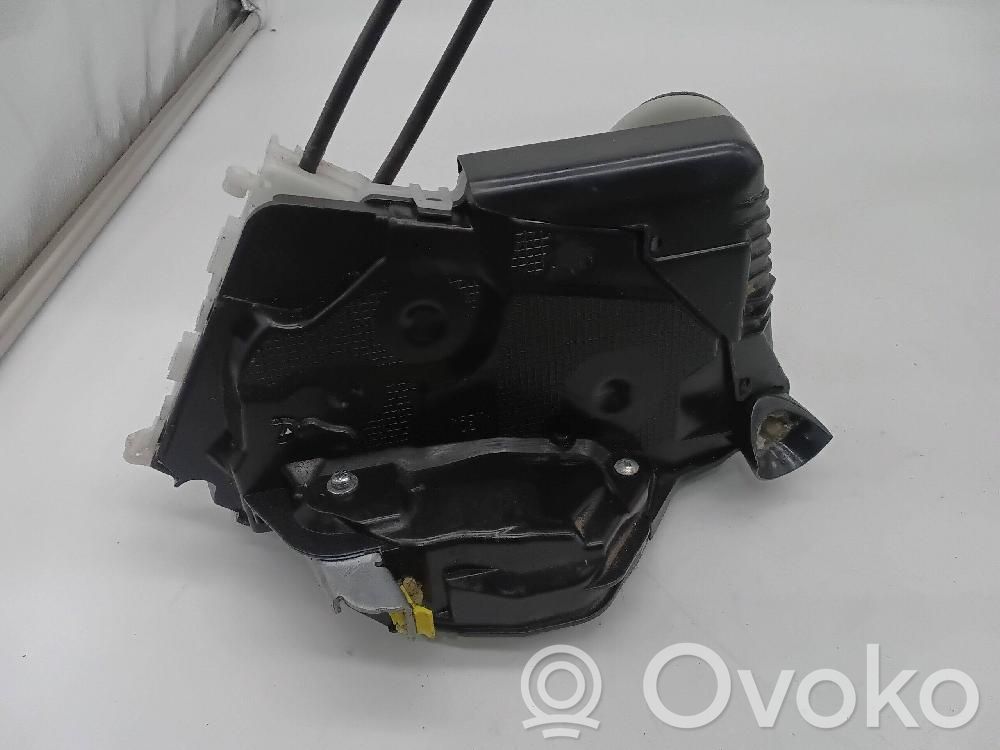 Honda CR-V Priekšpusē slēdzene 