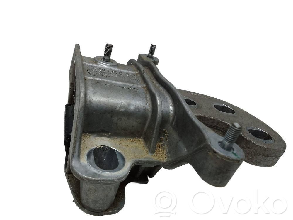 Engine mount bracket   ET767M121