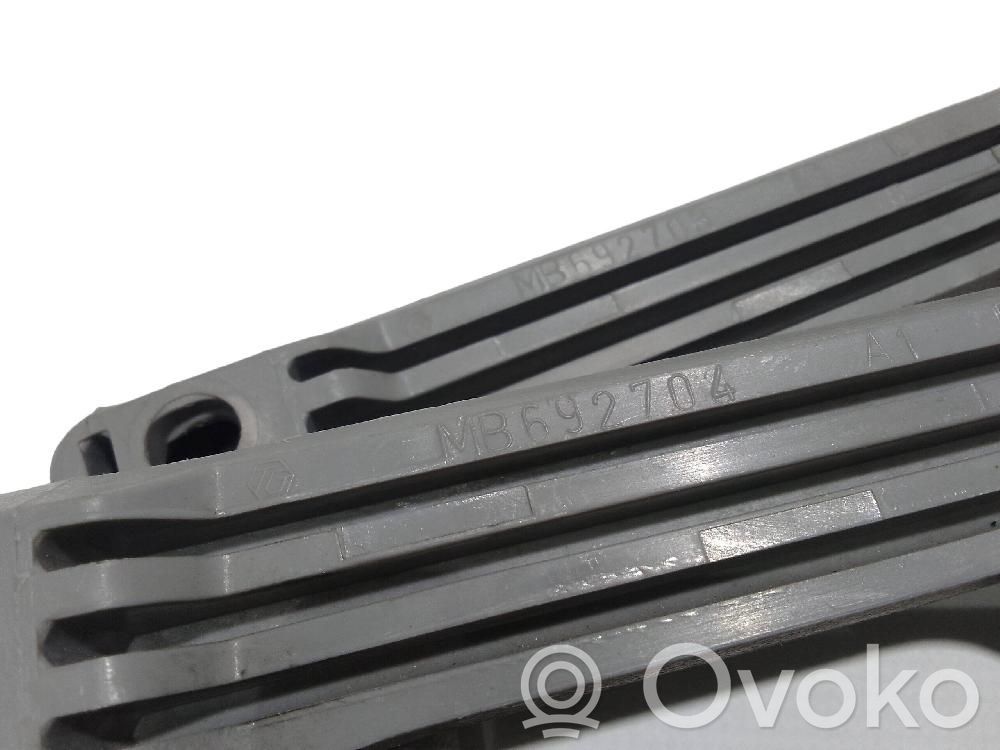 Asidero interior delantero   MB692703MB692704