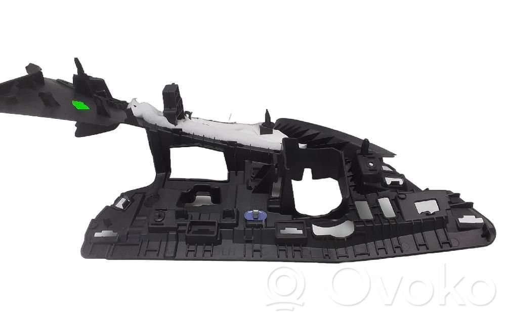 Opel Astra L Moldura de la puerta trasera 