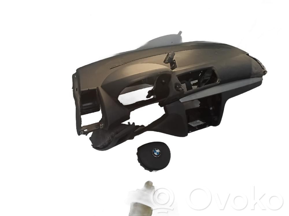 BMW 1 E81 E87 Oro pagalvių komplektas su panele 