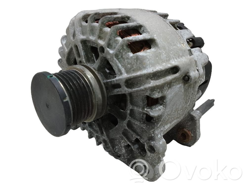 Alternador   04L903024S