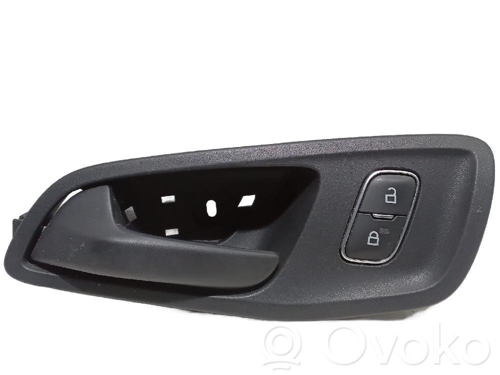 Manecilla interna puerta delantera   KK31V22601AA