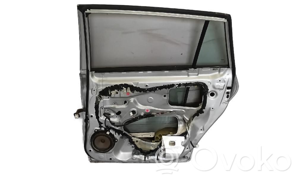 Puerta trasera   670030F050
