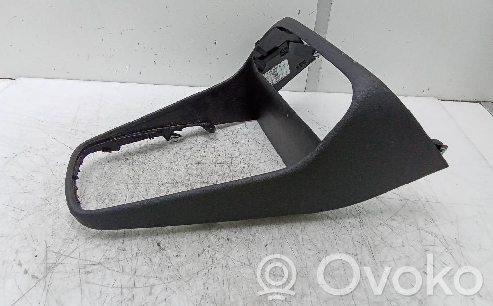 Embellecedor de la consola central   B479TC