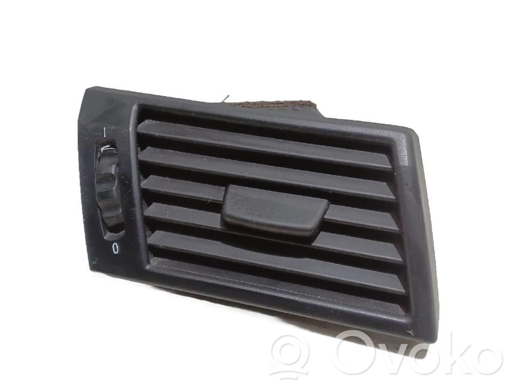 Grille d'aération centrale   3400076