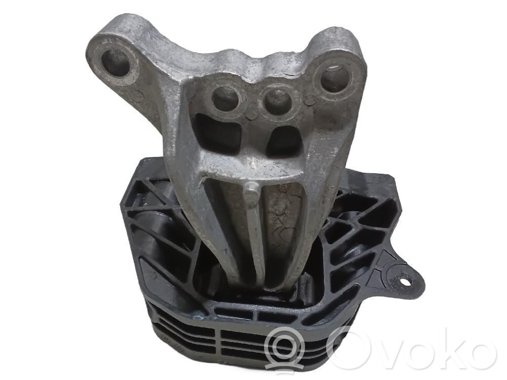 Peugeot 208 II Engine mount bracket 