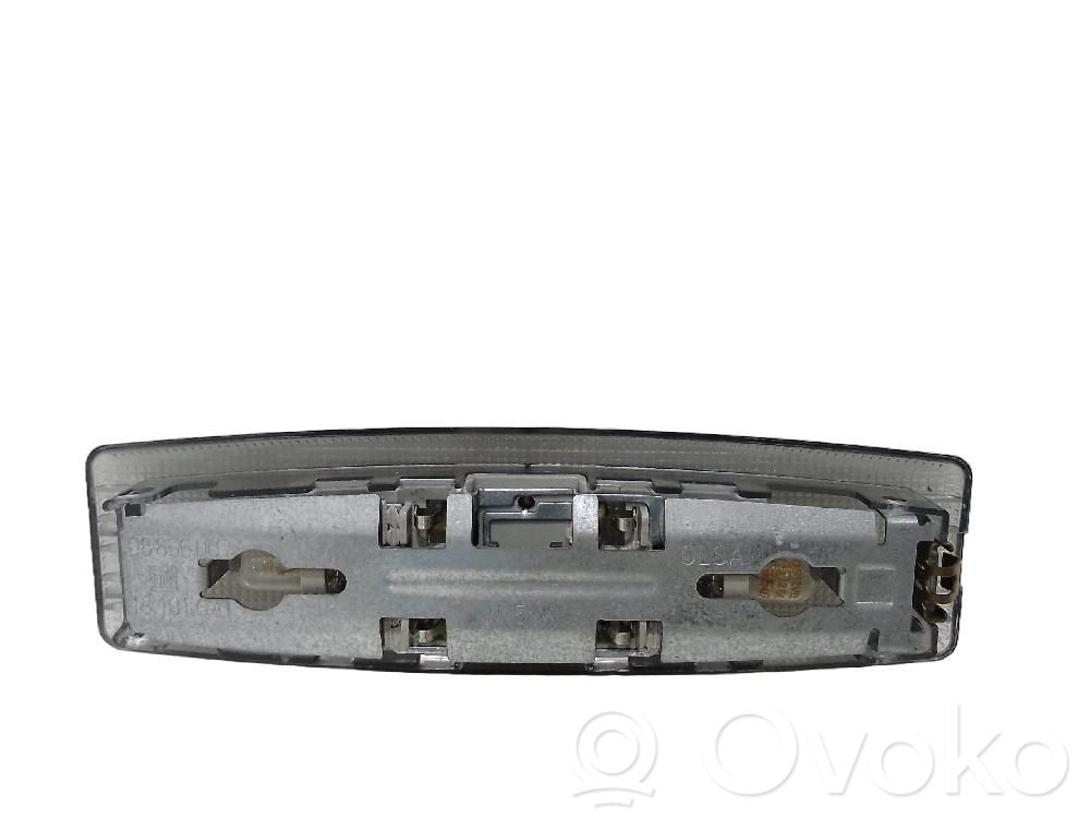Éclairage lumière plafonnier avant   0885600