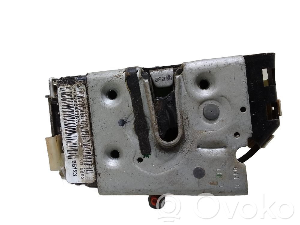 Zamek drzwi przednich   P04589417AHA