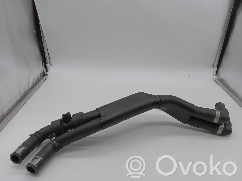 Audi RS Q8 Tubo flessibile del liquido di raffreddamento del motore 