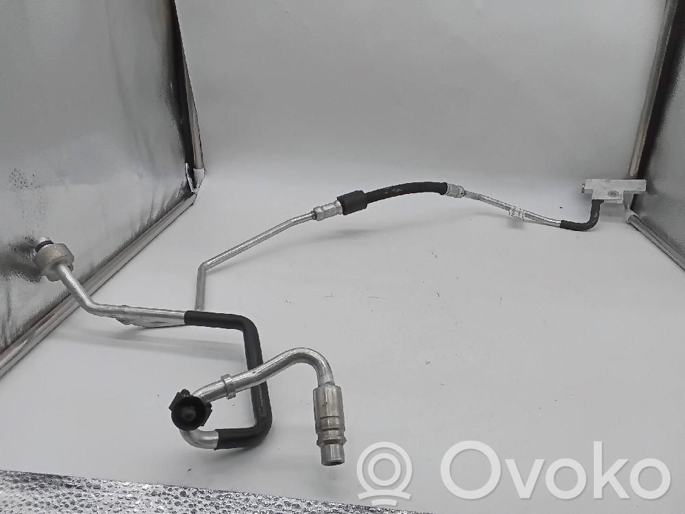 Ilmastointilaitteen putki (A/C)   4M1816720R