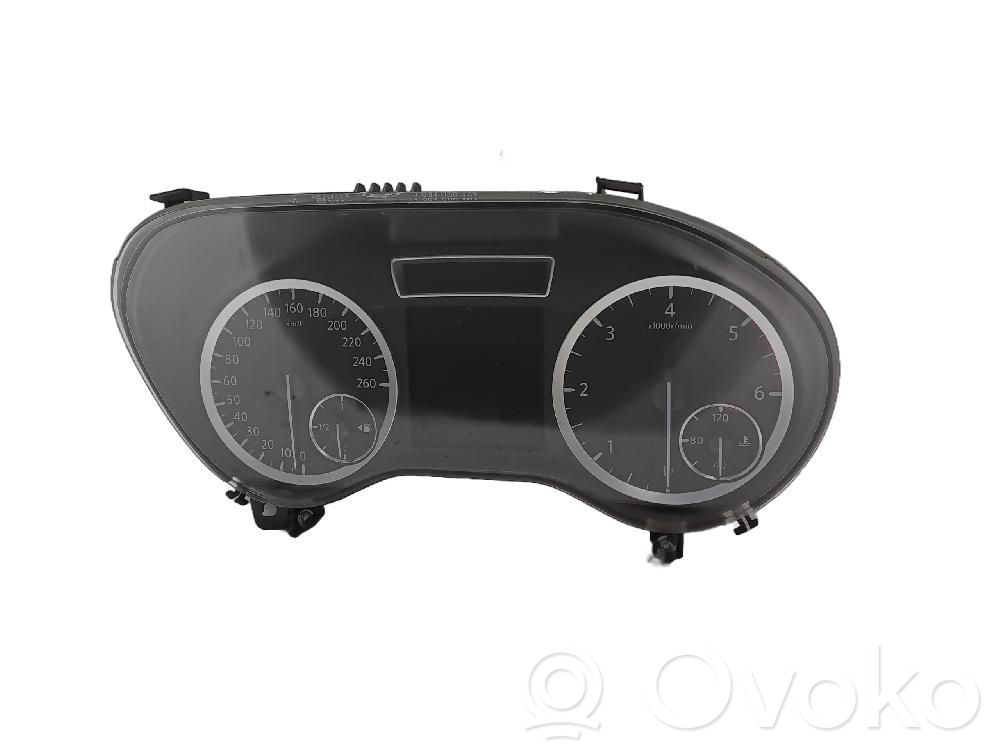 Infiniti Q30 Nopeusmittari (mittaristo)