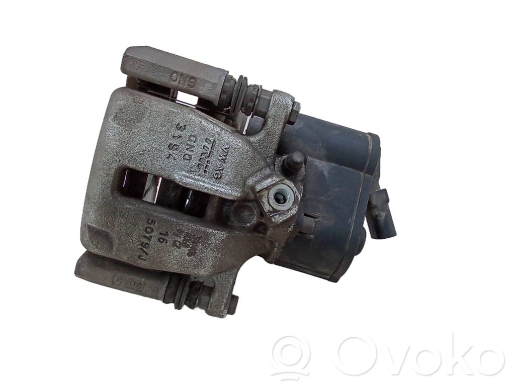Volkswagen PASSAT B8 Plaquette / support d'étrier avant 