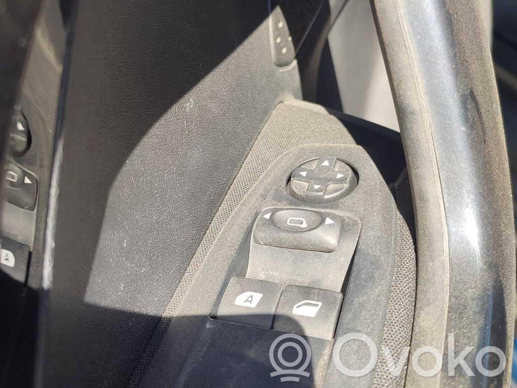 Peugeot 208 I Autres commutateurs / boutons / leviers
