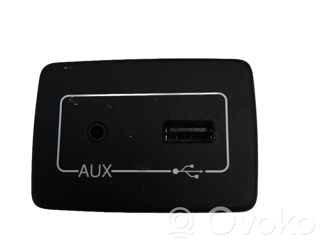 Fiat 500L USB-pistokeliitin 