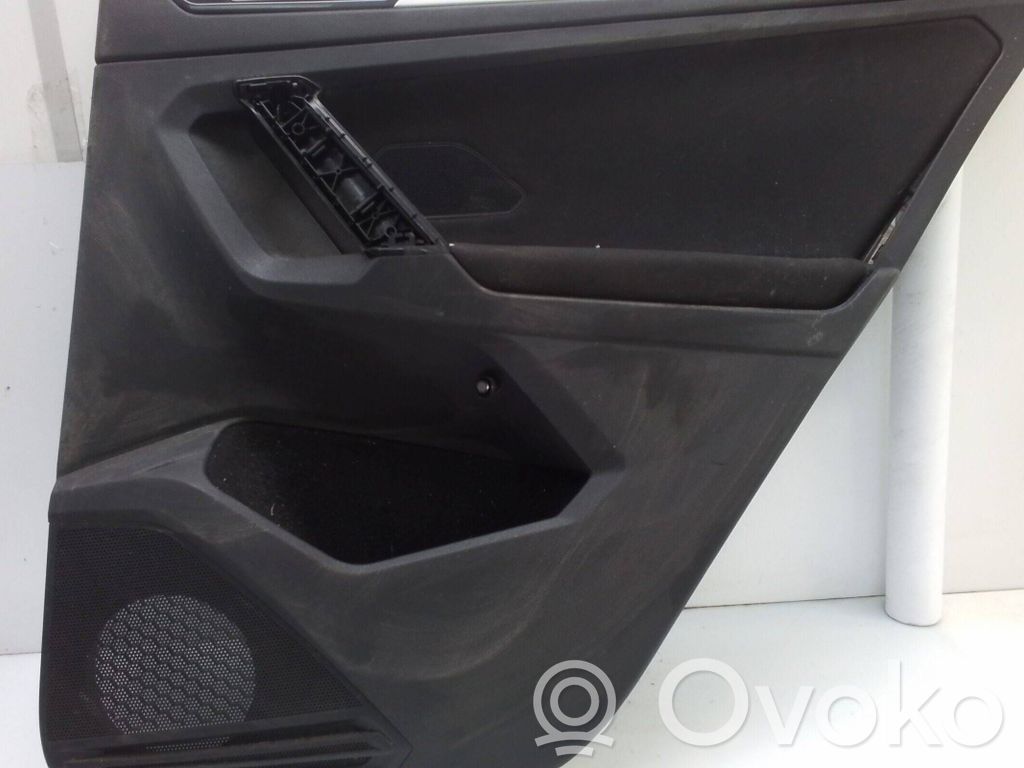 Volkswagen Tiguan Boczki / Poszycie drzwi tylnych 