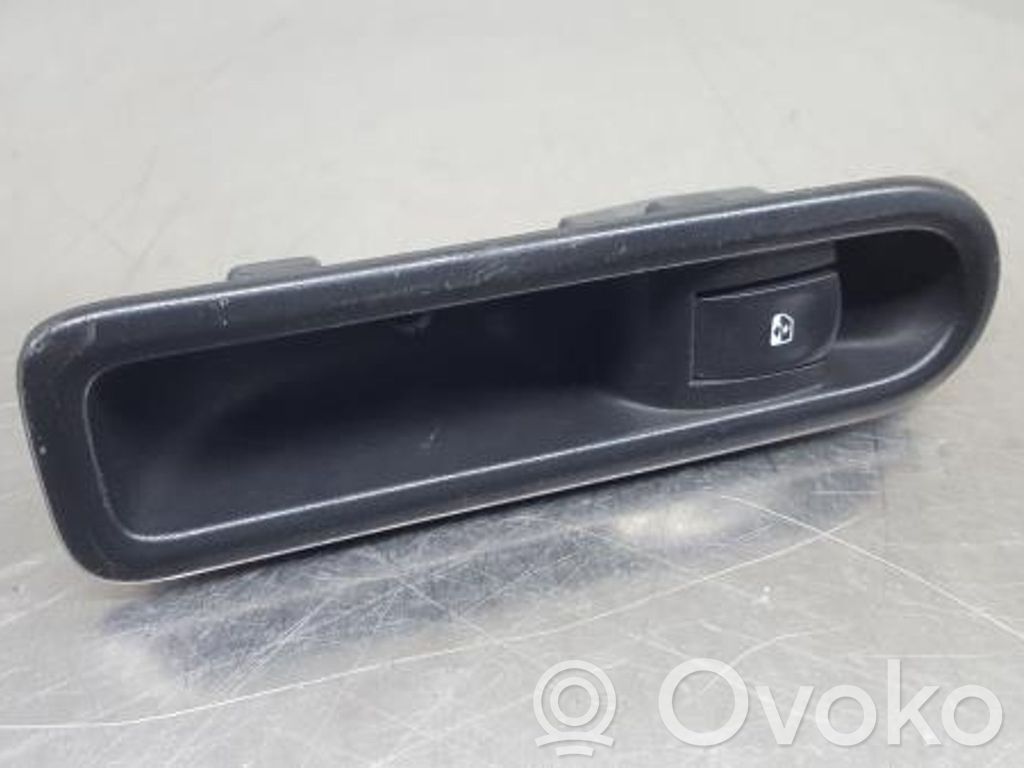 Electric window control switch   8200234357
