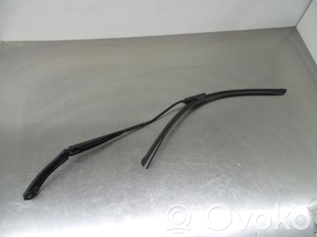 Front wiper blade arm