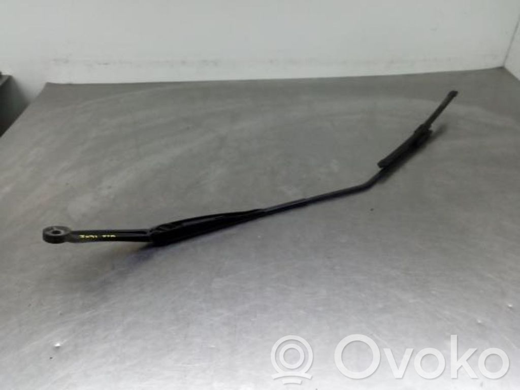 Front wiper blade arm