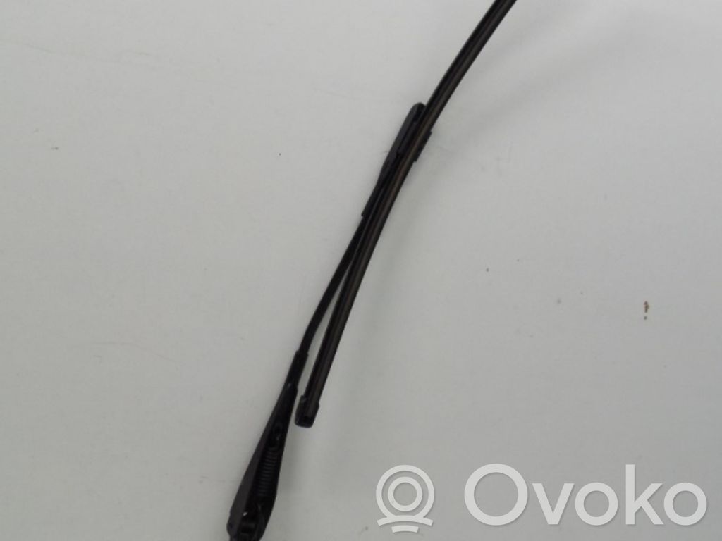 Front wiper blade arm
