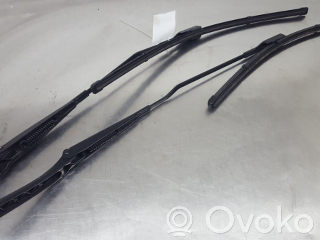 Audi RS4 B8 Front wiper blade arm 