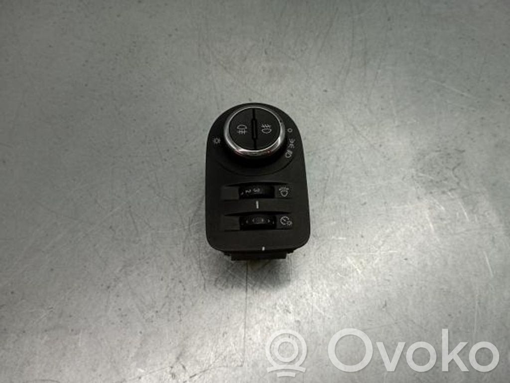 Light switch   13470445,016338540445,170011785