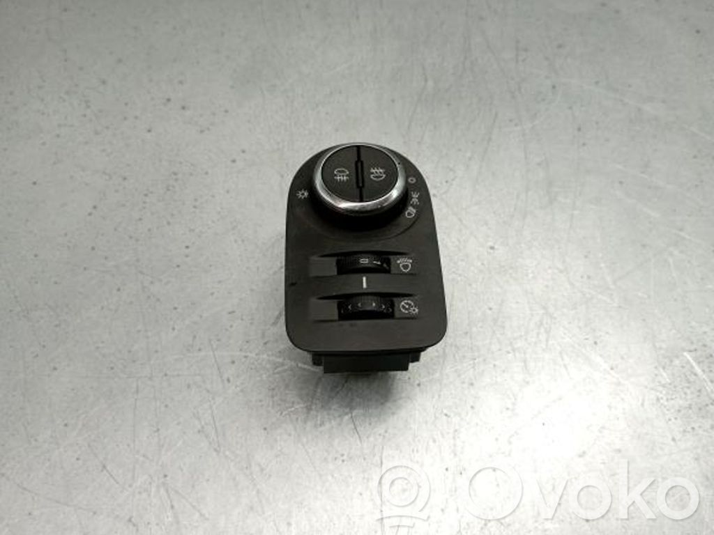 Light switch   13470445,016209540445,17001785