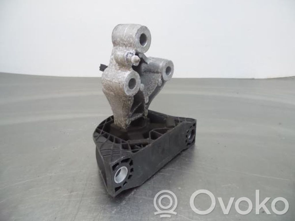 Renault Clio IV Engine mount bracket 