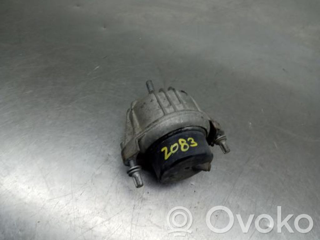 Engine mount bracket   677374203,ESQUERDO