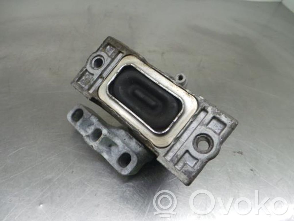 Engine mount bracket   DIREITO,1K0199262AC