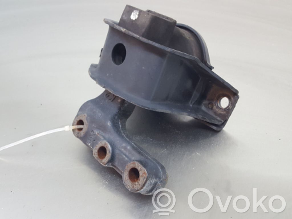 Engine mount bracket   DIREITO