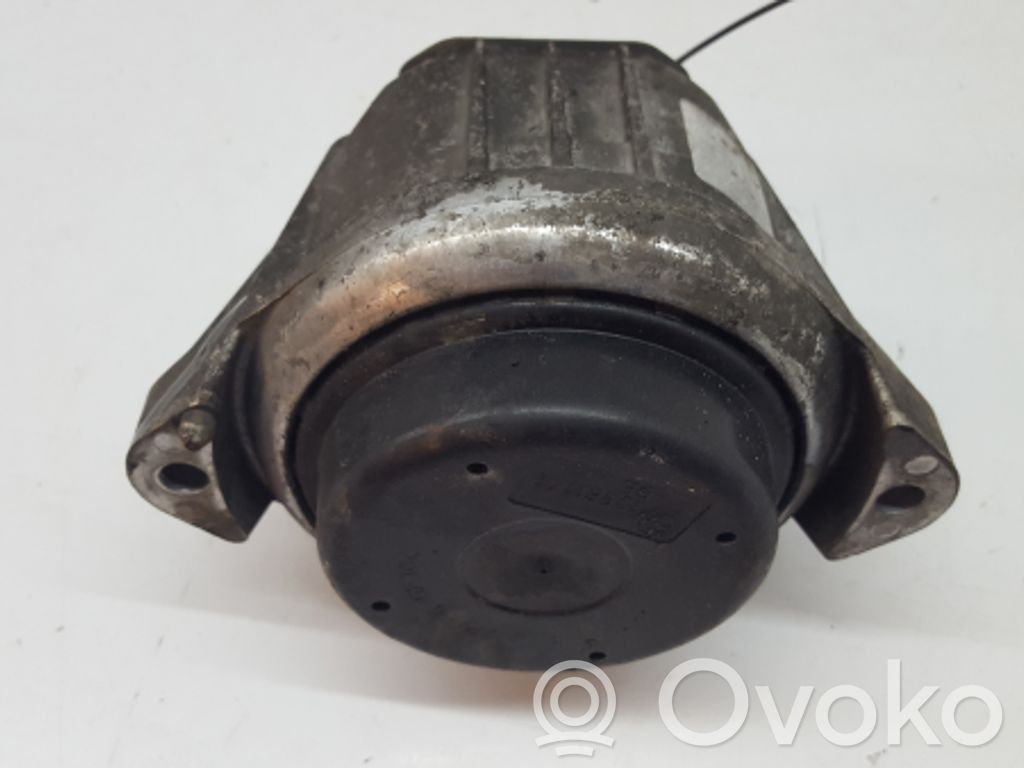 Engine mount bracket   ESQUERDO