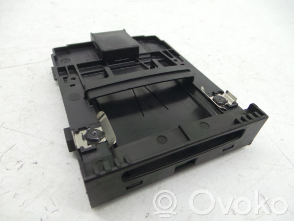 Renault Megane III Ignition-blocking relay 