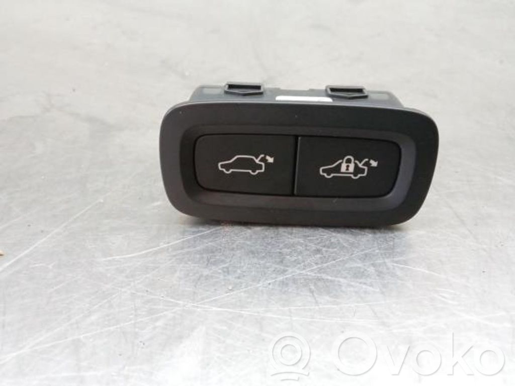 Volvo XC40 Przyciski multifunkcyjne 