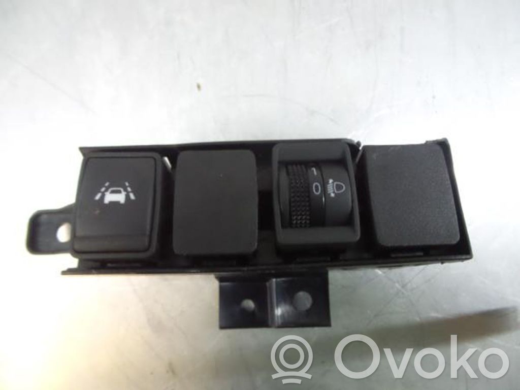 Nissan Qashqai Interruttore/pulsante di controllo multifunzione 