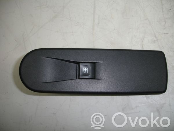 Renault Clio IV Przyciski szyb 