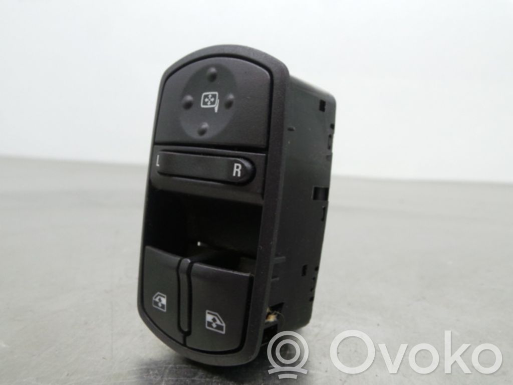 Opel Corsa E Interruptor del elevalunas eléctrico 
