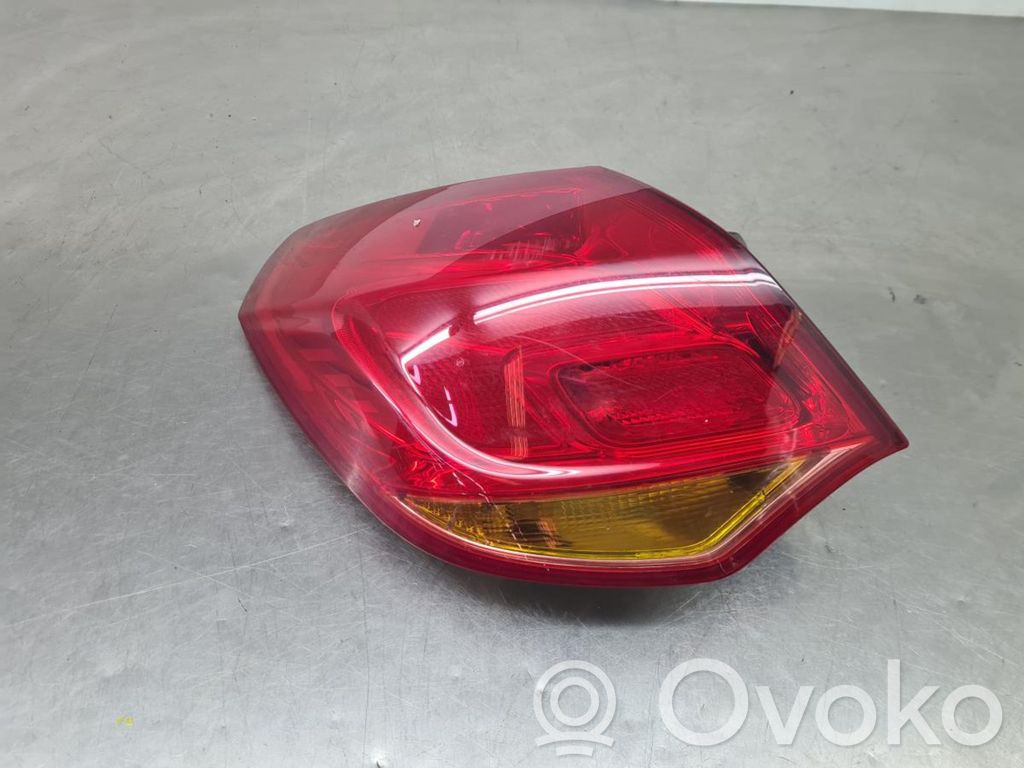 Opel Astra J Feux arrière sur hayon