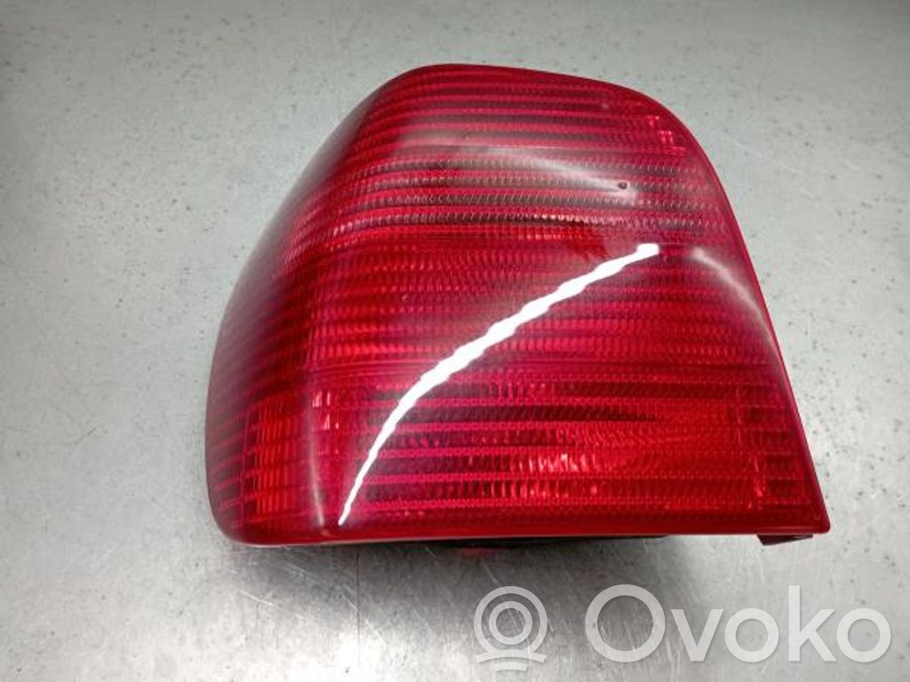 Volkswagen Polo III 6N 6N2 6NF Lampă spate în capacul portbagajului 