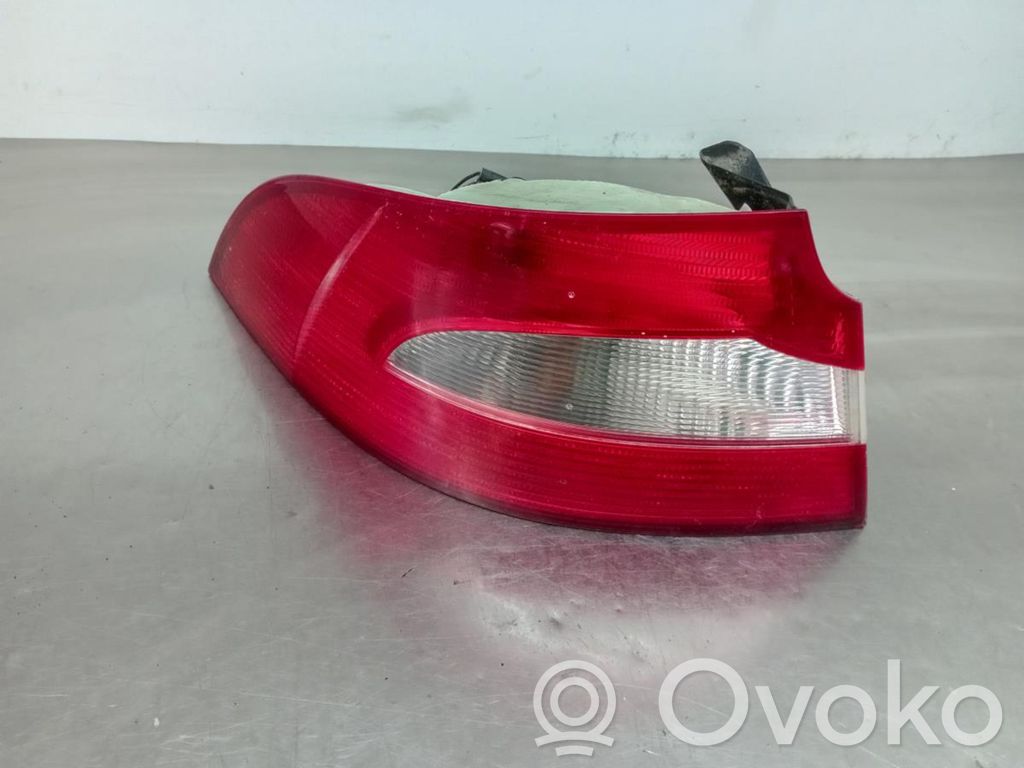 Skoda Superb B6 (3T) Lampy tylnej klapy bagażnika 