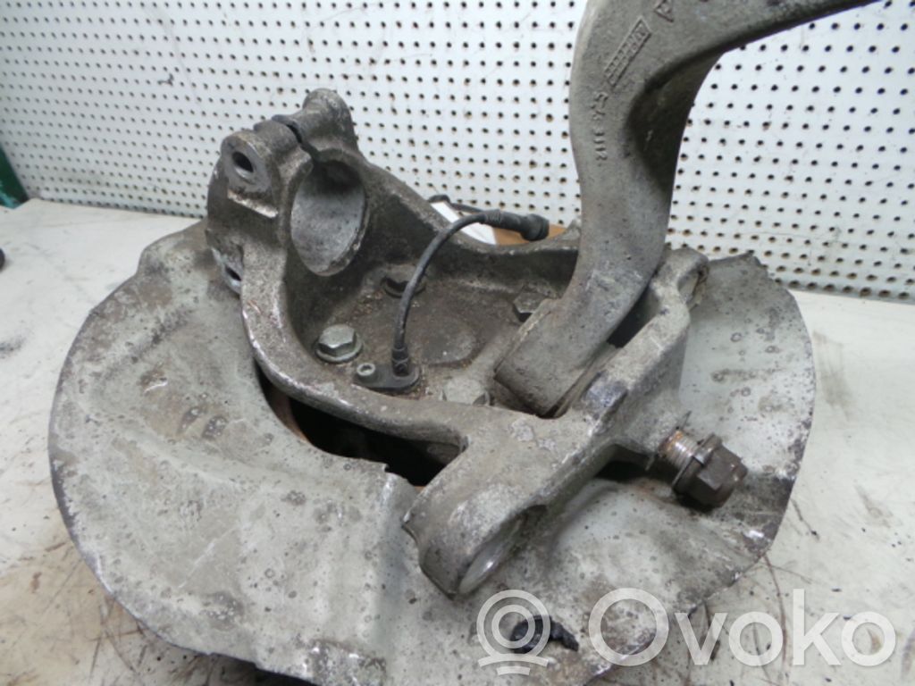 Front wheel hub spindle knuckle