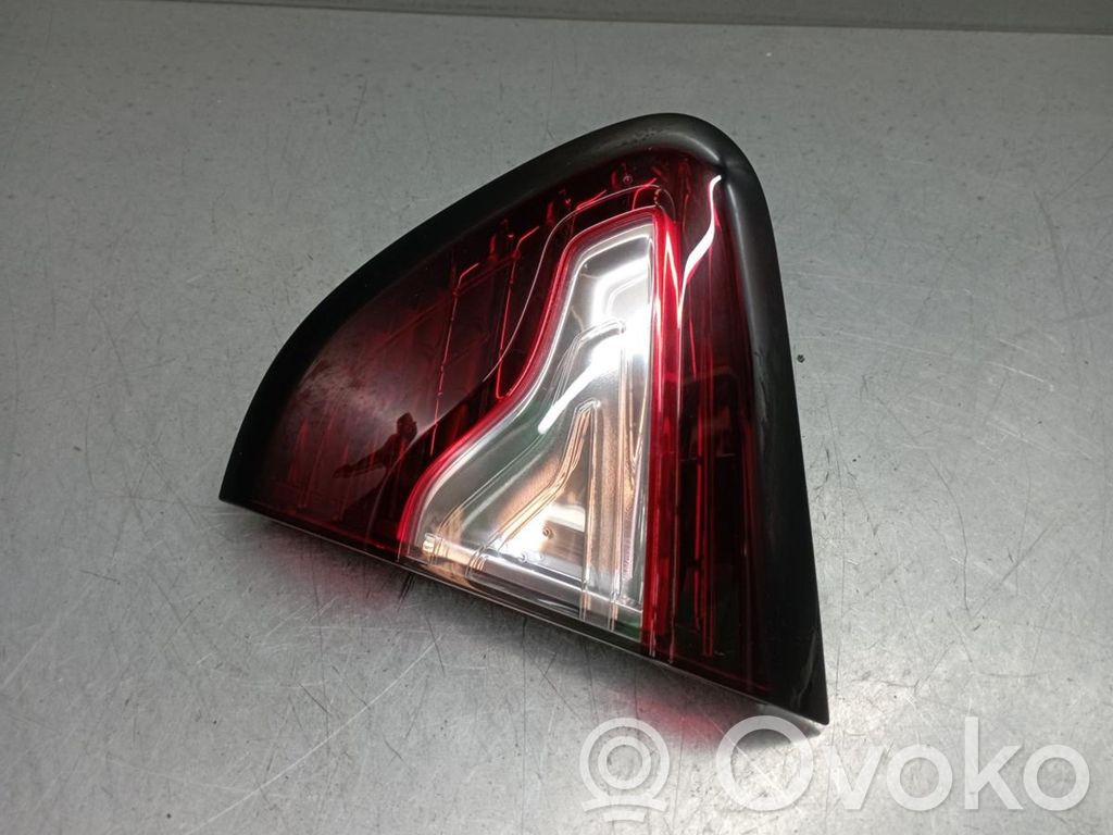 Rear tail light reflector   265555726R