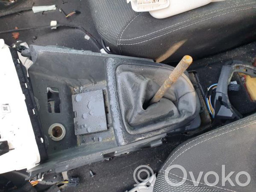 Renault Clio IV Pavarų perjungimo svirtis 