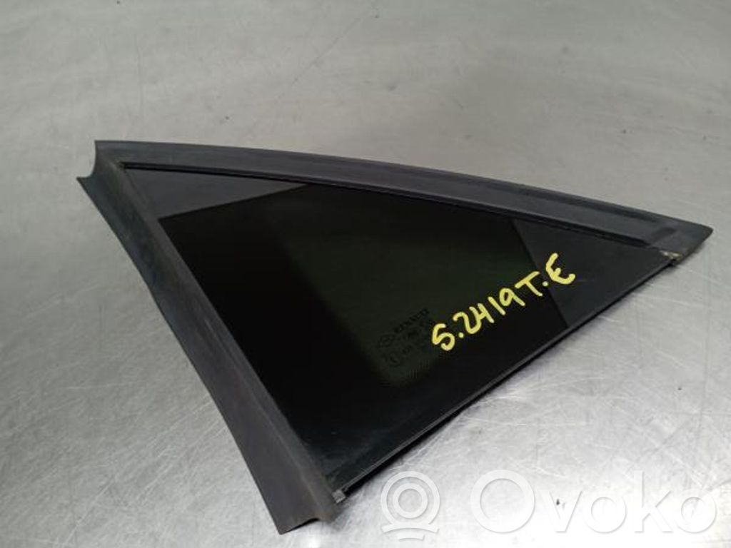 Vidrio lateral trasero   43R011667