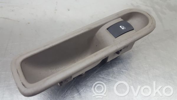 Renault Clio III Electric window control switch 