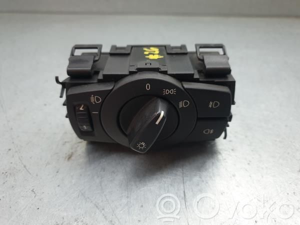 Lichtschalter   693279402,33600102001530
