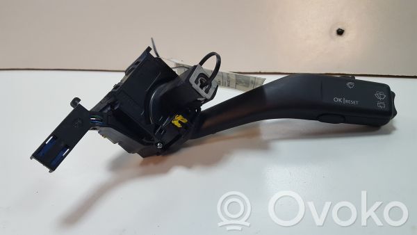 Volkswagen Golf V Wiper speed switch 