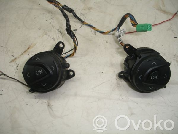 Ford Focus Pulsanti/interruttori sul volante 