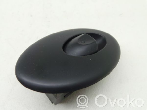 Electric window control switch   YUD100741PUY